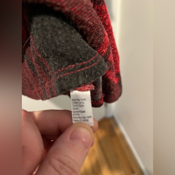 SALE 💚 $6
Women’s 2X Red & Black Maurice’s Plaid Shirt - Picture 2 of 3